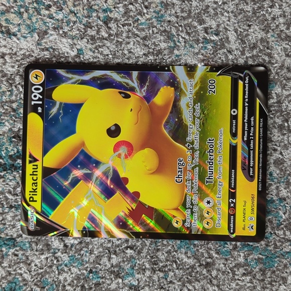 Pokémon large card Pikachu V New - Picture 1 of 2